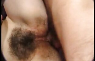 Pembantu telanjang didominasi oleh dua kemaluan besar dan video bokep sex mom dimakan di mulutnya.